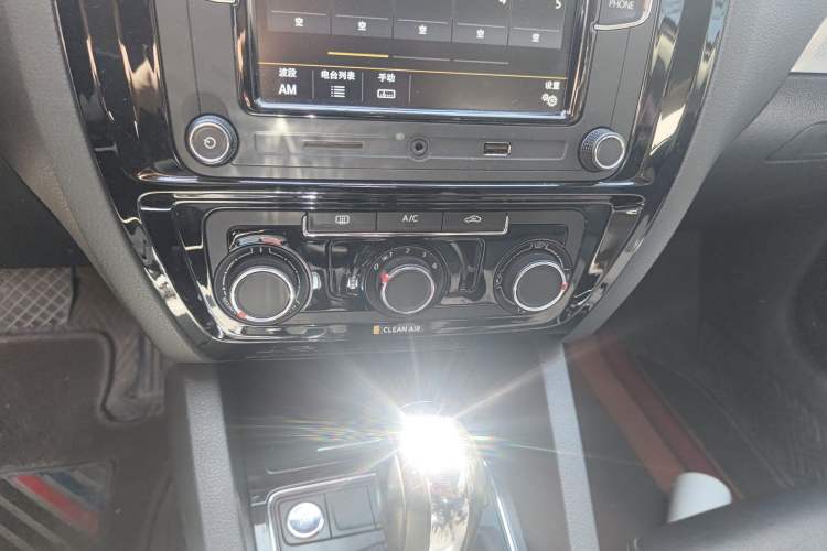 Used Volkswagen Sagitar 2017 1.6L Automatic Comfort Model Audio And AC Panel