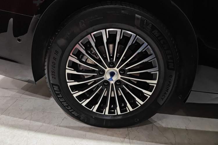 Used Denza D9 2025 DM-i Intelligent Drive 1020 Four-Wheel Drive Flagship Model