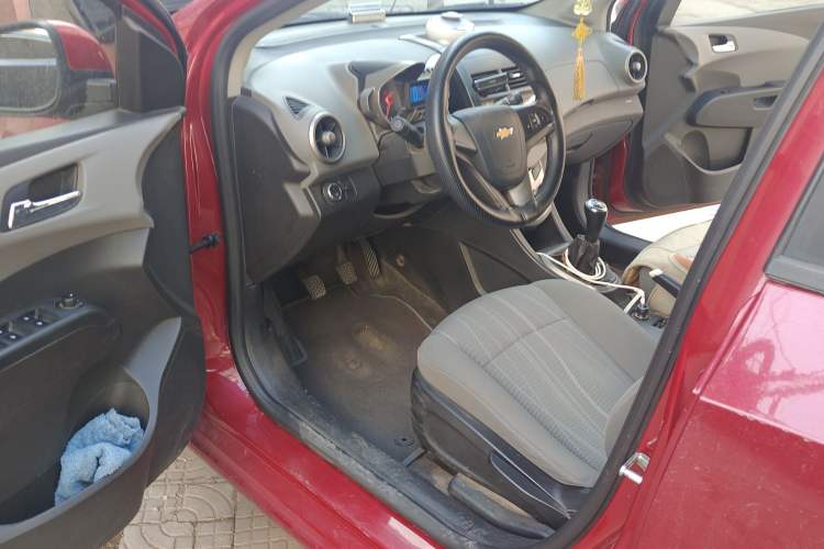 Used Chevrolet Aveo Sonic 2011 Sedan 1.4L Manual Transmission SE
