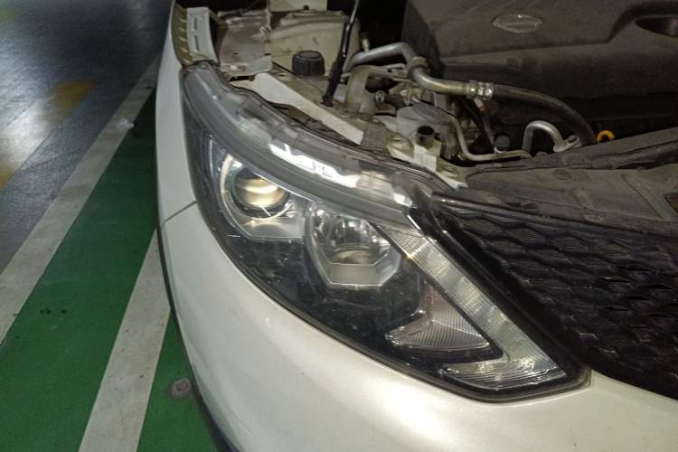 Used Nissan Qashqai 2016 2.0L CVT Luxury Edition Right Front Headlight