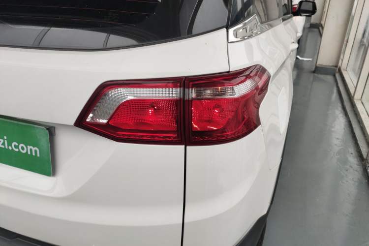 Used Wuling Hongguang S3 2018 1.5L Manual Comfort Model China V Standard
