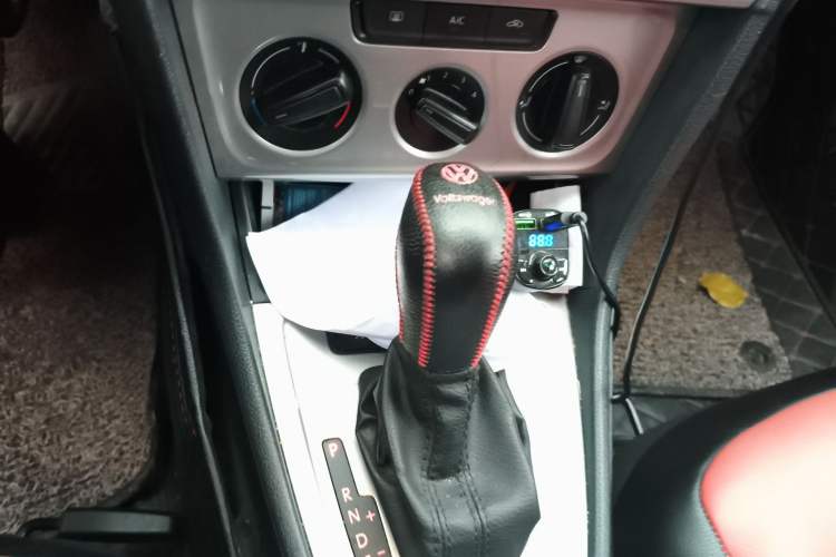 Used Volkswagen Lavida 2013 Revised Classic 1.6L Automatic Fashion Edition Gear Lever