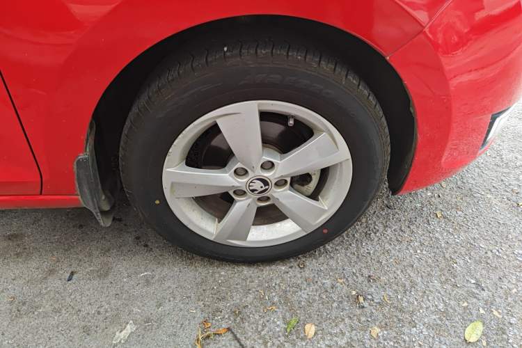 Used Skoda Rapid Spaceback 2016 1.6L Automatic Chuanxing Edition Right Front Wheel Hub