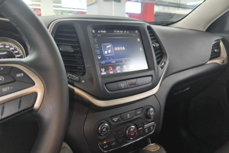 Used Jeep Cherokee 2016 2.0L Superior Edition