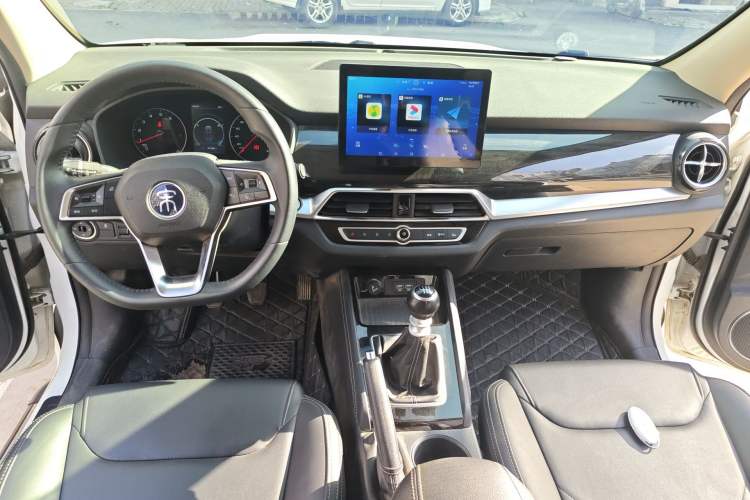 Used BYD Song 2021 Classic Edition 1.5T Manual Luxury Model Center Console