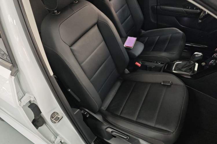 Used Volkswagen T-ROC 2021 280TSI DSG Two-Wheel Drive Comfort Connect Edition