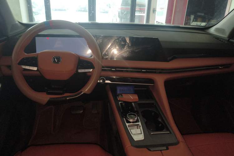 Used CHANGAN CS75 PLUS 2023 3rd Generation 1.5T Automatic Prestige Model Center Console