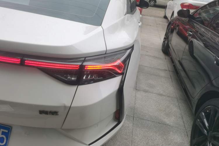 Used Dongfeng Aeolus Yixuan 2020 230T Automatic Xuanyao Track Edition Right Rear Taillight
