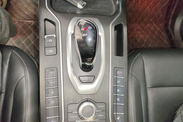 Used Wey VV6 2020 2.0T Two-Wheel Drive Smart Protection+
