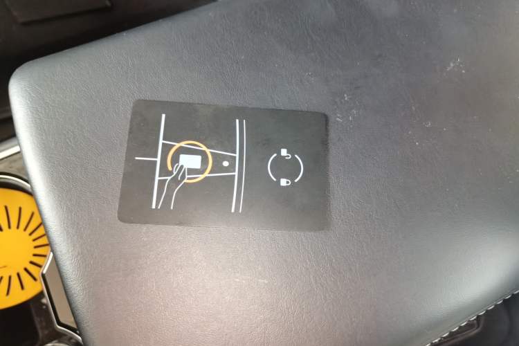 Used Tesla Model 3 2019 Standard Range Rear-Wheel Drive Upgraded Version (60 kWh) Vehicle Key