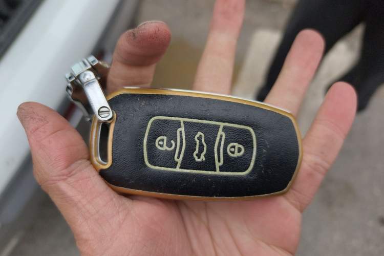 Used Geely Auto Emgrand X7 Sport 2016 2.0L Manual ZhiShang Version
