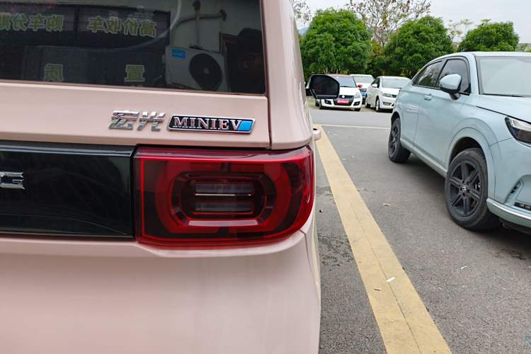 Used Wuling Hongguang MINIEV 2022 Macaron Premium Model – Lithium Iron Phosphate Right Rear Taillight