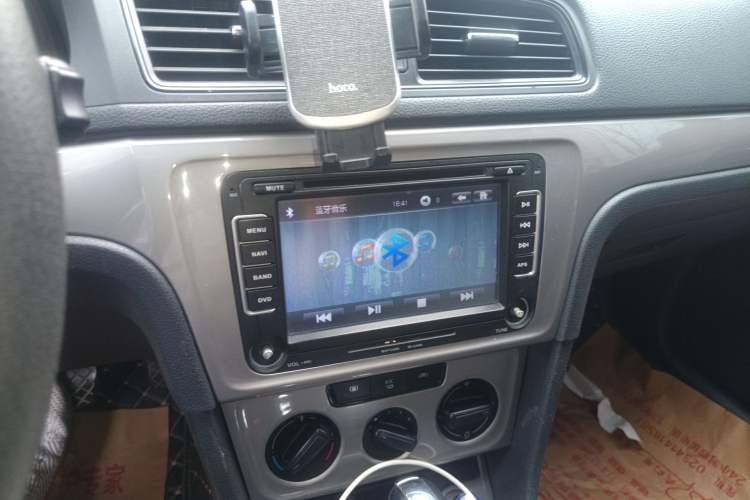 Used Volkswagen Lavida 2015 1.6L Automatic Fashion Edition Audio And AC Panel