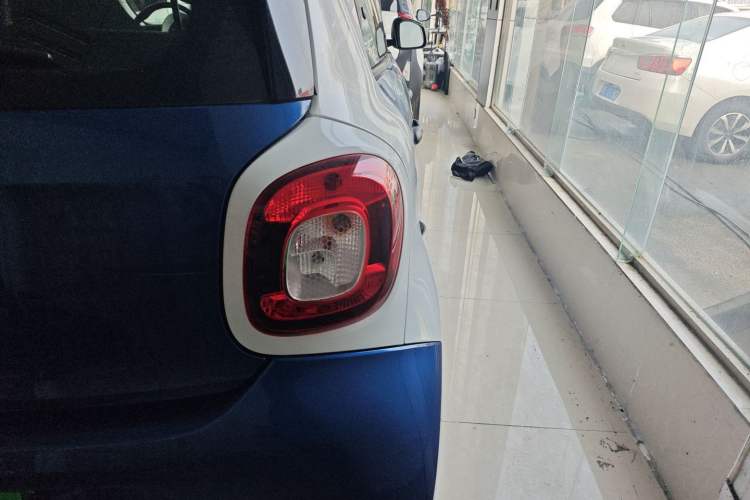 Used smart forfour 2018 1.0L 52 kW Dynamic Edition