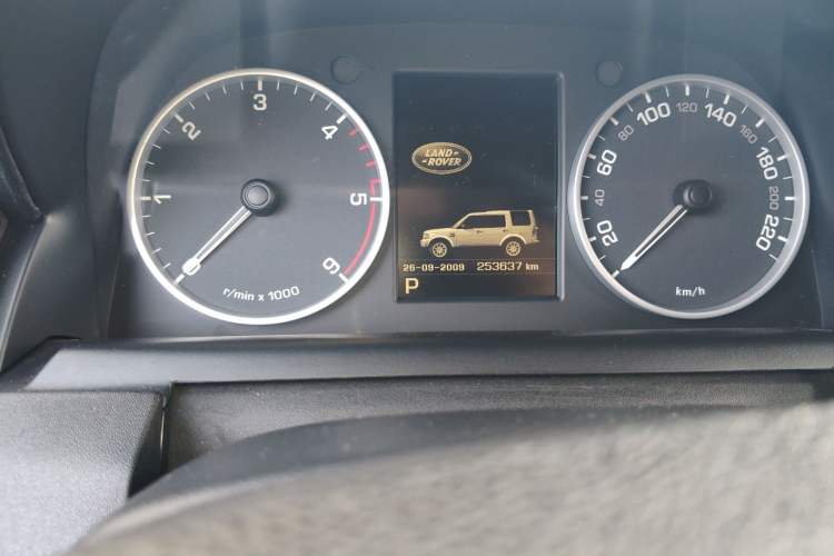 Used Land Rover Discovery 2013 3.0 SDV6 HSE Diesel Edition Odometer Close Up