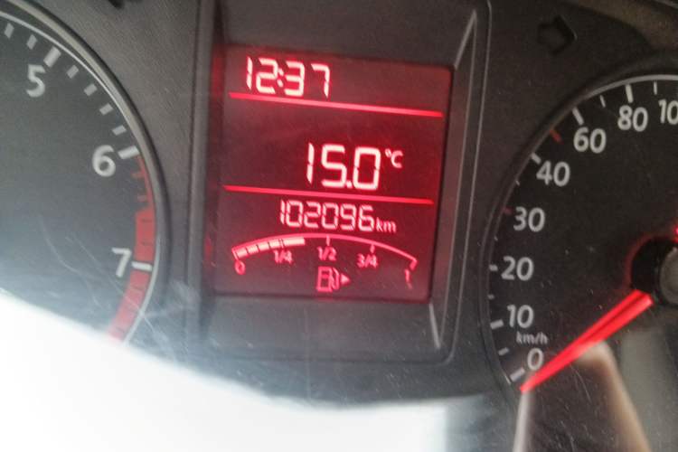 Used Volkswagen Jetta 2015 Zhuihui Edition 1.4L Manual Fashion Model Odometer Close Up