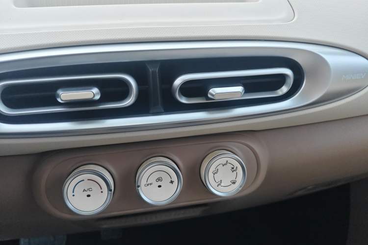 Used Wuling Hongguang MINIEV 2025 Four-Door Version Advanced Edition
