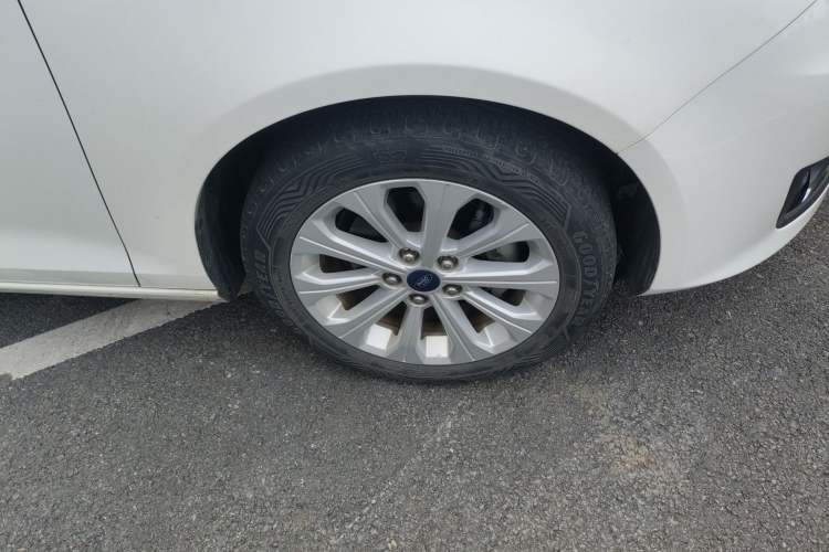 Used Ford Escort 2015 1.5L Automatic Fashion Model Right Front Wheel Hub