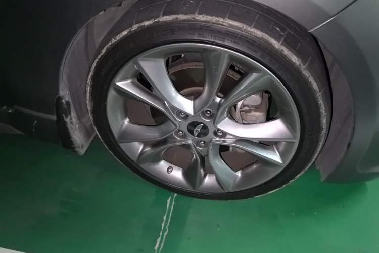 Used Hyundai Veloster 2015 1.6T Automatic Luxury Edition Right Front Wheel Hub