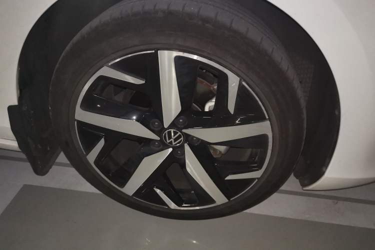 Used Volkswagen Lamando 2022 Lavida L 280TSI DSG Cool & Spicy Edition Right Front Wheel Hub