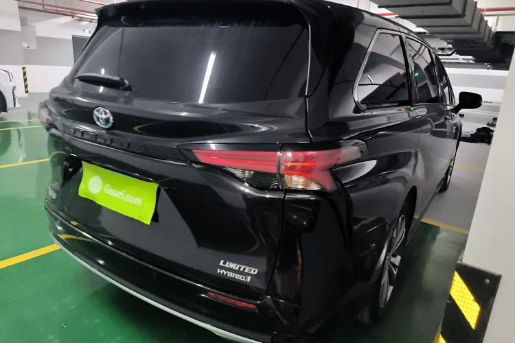 Used Toyota SIENNA 2023 2.5L Hybrid Deluxe Edition