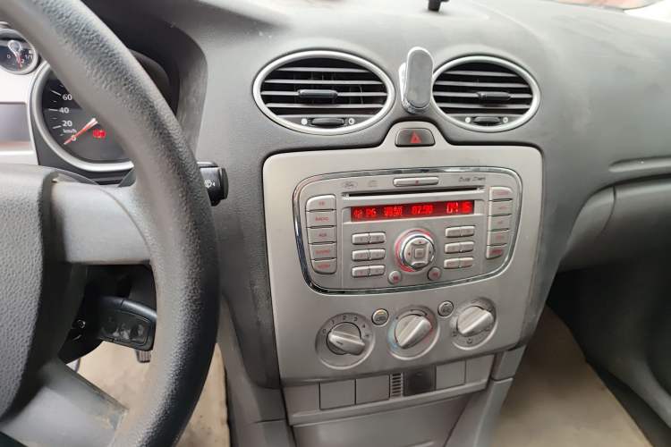 Used Ford Focus 2011 Hatchback 1.8L Manual Classic Model
