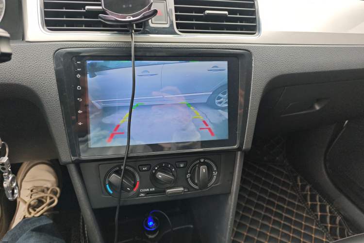 Used Skoda Rapid 2018 1.4L Manual Comfort Edition Audio And AC Panel