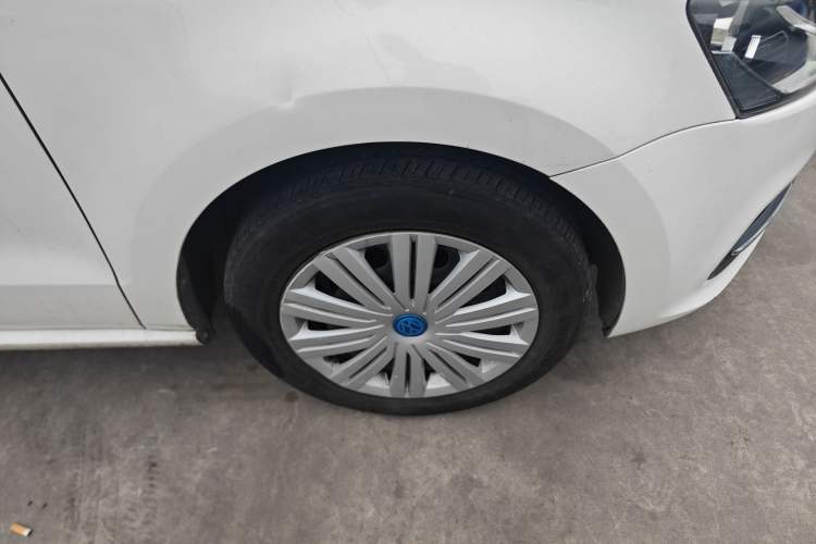 Used Volkswagen Polo 2016 1.6L Automatic Comfort Model Right Front Wheel Hub