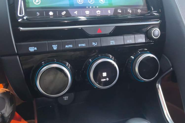 Used Jaguar E-PACE 2018 P200 S China VI Audio And AC Panel