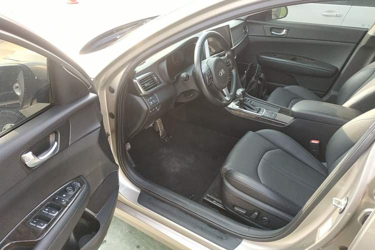 Used Kia K5 2016 2.0L Automatic LUX
