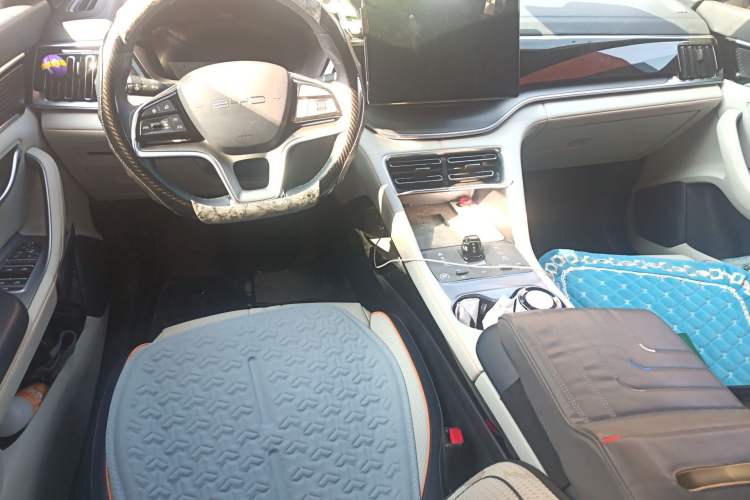Used BYD Song PLUS New Energy 2023 Champion Edition DM-i 110KM Flagship PLUS Center Console