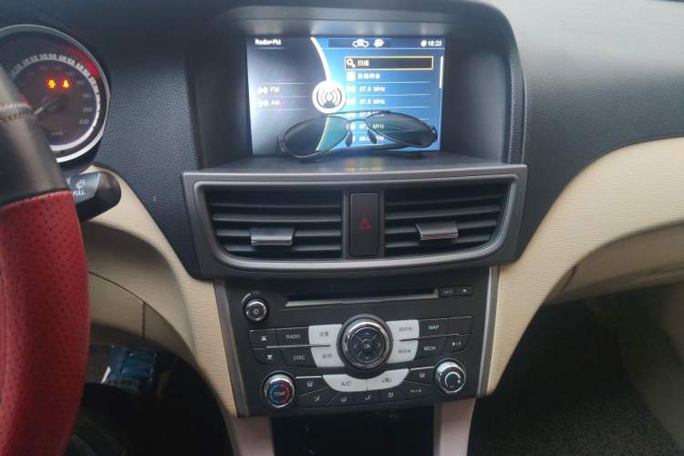 Used Soueast V5 Lingzhi 2012 1.5L Manual Luxury Version Audio And AC Panel