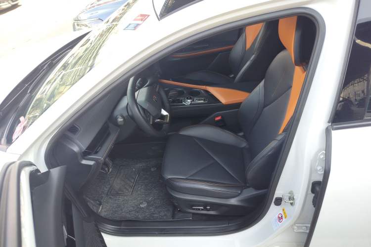 Used Changan UNI-V iDD 2023 ZhiDian iDD 1.5T 113km Smart & Fun Version
