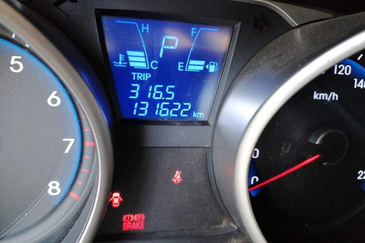 Used Hyundai ix35 2013 2.0L Automatic Two-Wheel Drive Smart GLS China IV Standard Odometer Close Up