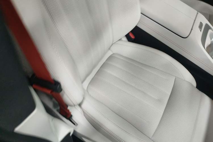 Used ONVO L60 2024 60 kWh Rear-Drive Version
