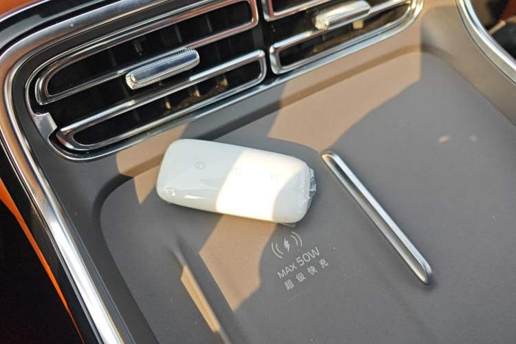 Used Geely Galaxy M9 2025 Model 230km Two-Wheel-Drive Smart Navigation Edition Interior 1