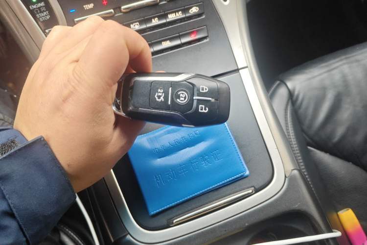 Used Lincoln MKX 2015 2.0T Two-Wheel Drive Deluxe Edition
