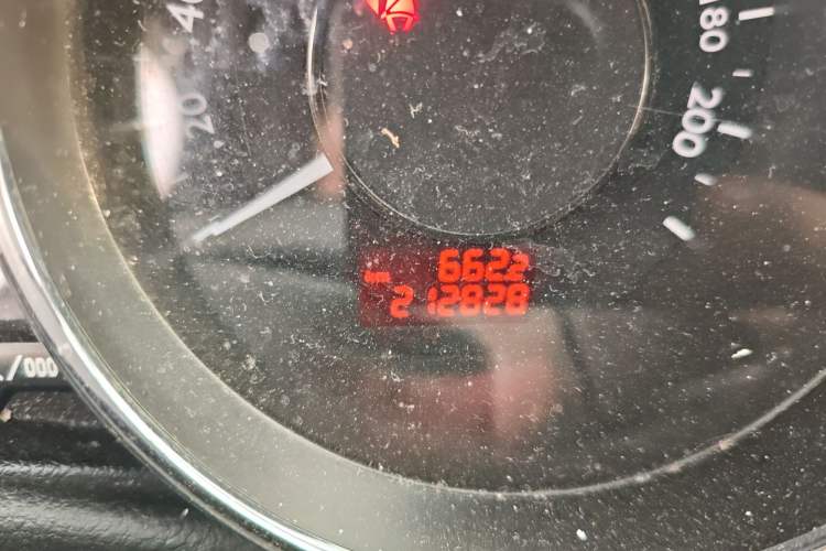 Used Peugeot 3008 2013 2.0L Automatic Trend Edition Odometer Close Up