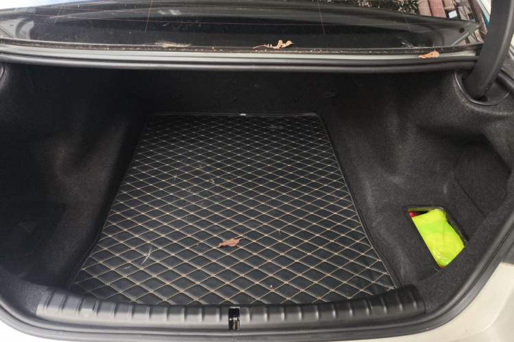 Used BMW 5 Series 2022 530Li Luxury Edition M Sport Package Trunk