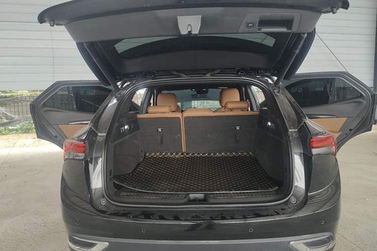 Used Buick Envision 2020 Encore S 652T Four-Wheel Drive Luxury Model
