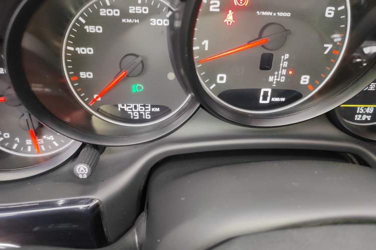 Used Porsche Panamera 2014 Panamera 4 3.0T Odometer Close Up