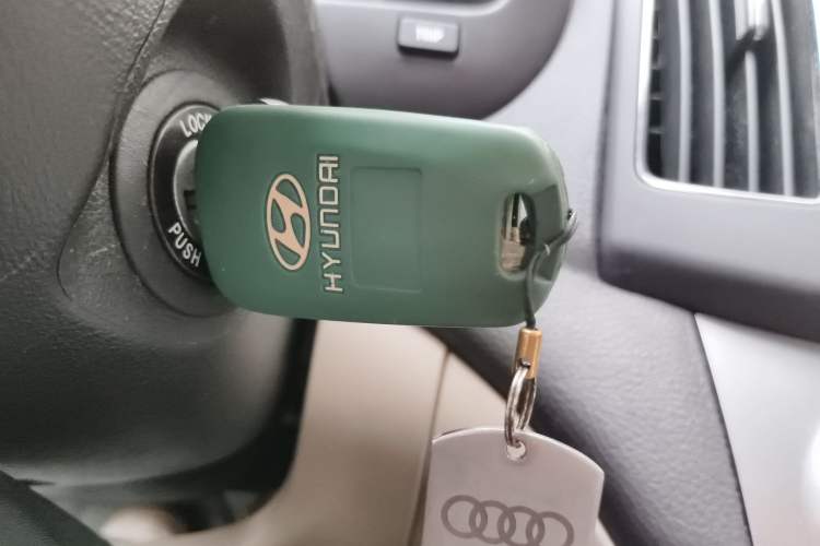 Used Hyundai Celesta 2011 1.6L Manual Comfort Edition Vehicle Key