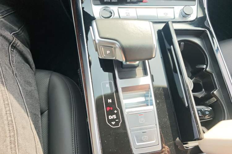 Used Audi Q7 2021 45 TFSI quattro S line Sport model Gear Lever