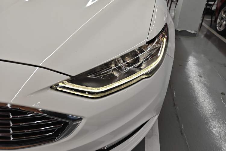 Used Ford Mondeo 2017 Facelifted EcoBoost 180 Fashion Edition Left Front Headlight