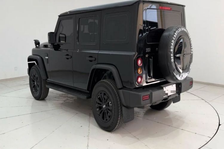 Used 212 T01 2024 2.0T Explorer Rear Left 45 Deg