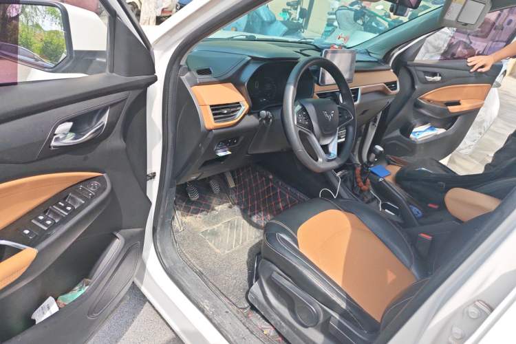 Used Wuling Hongguang S3 2018 1.5L Manual Luxury Model China V Standard Driver Seat