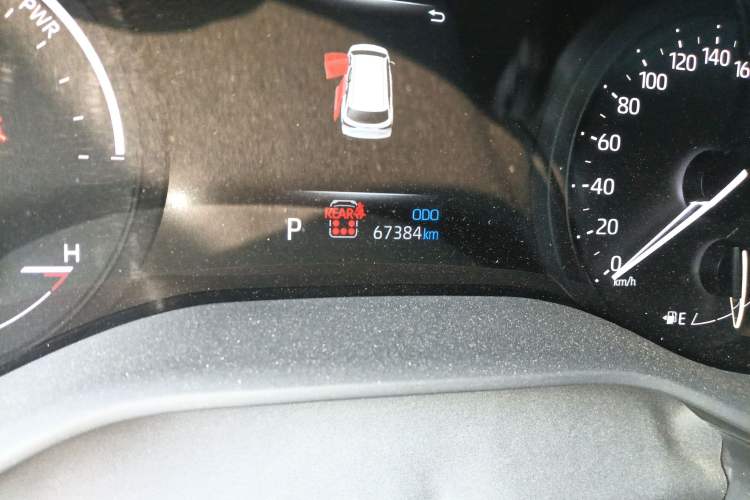 Used Toyota SIENNA 2021 2.5L Hybrid Premium Edition Odometer Close Up