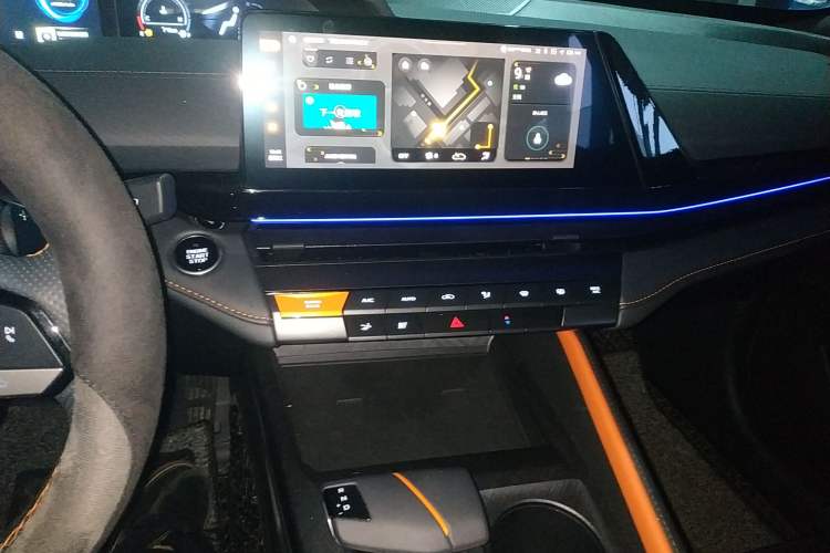 Used Changan UNI-V 2022 1.5T Prestige Version