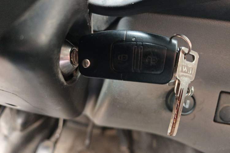 Used JMC Transit 2017 2.8T Commercial Version Short Wheelbase Mid-Roof 6/7/8-Seater JX493 Vehicle Key