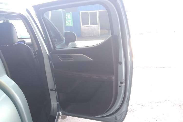 Used Great Wall King Kong Poer 2023 2.0T Automatic Diesel Two-Wheel-Drive Elite Version Flatbed GW4D20M